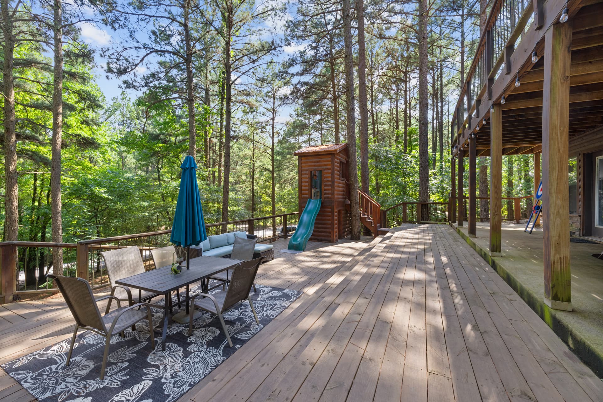 Large front deck, table with umbrella and couch