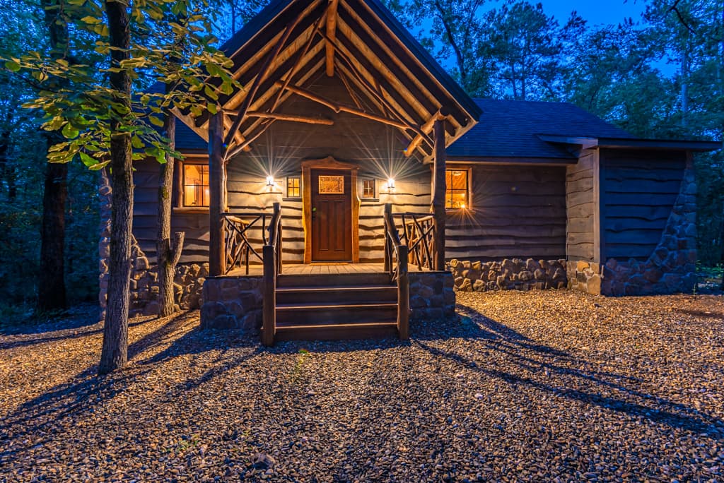front of log 1 story cabin, 4 steps