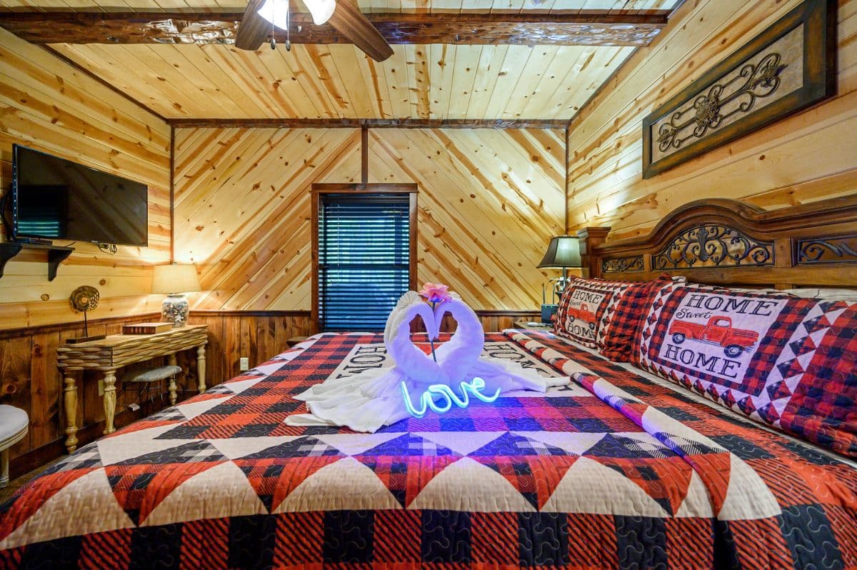 King bed, TV, side table, lamp