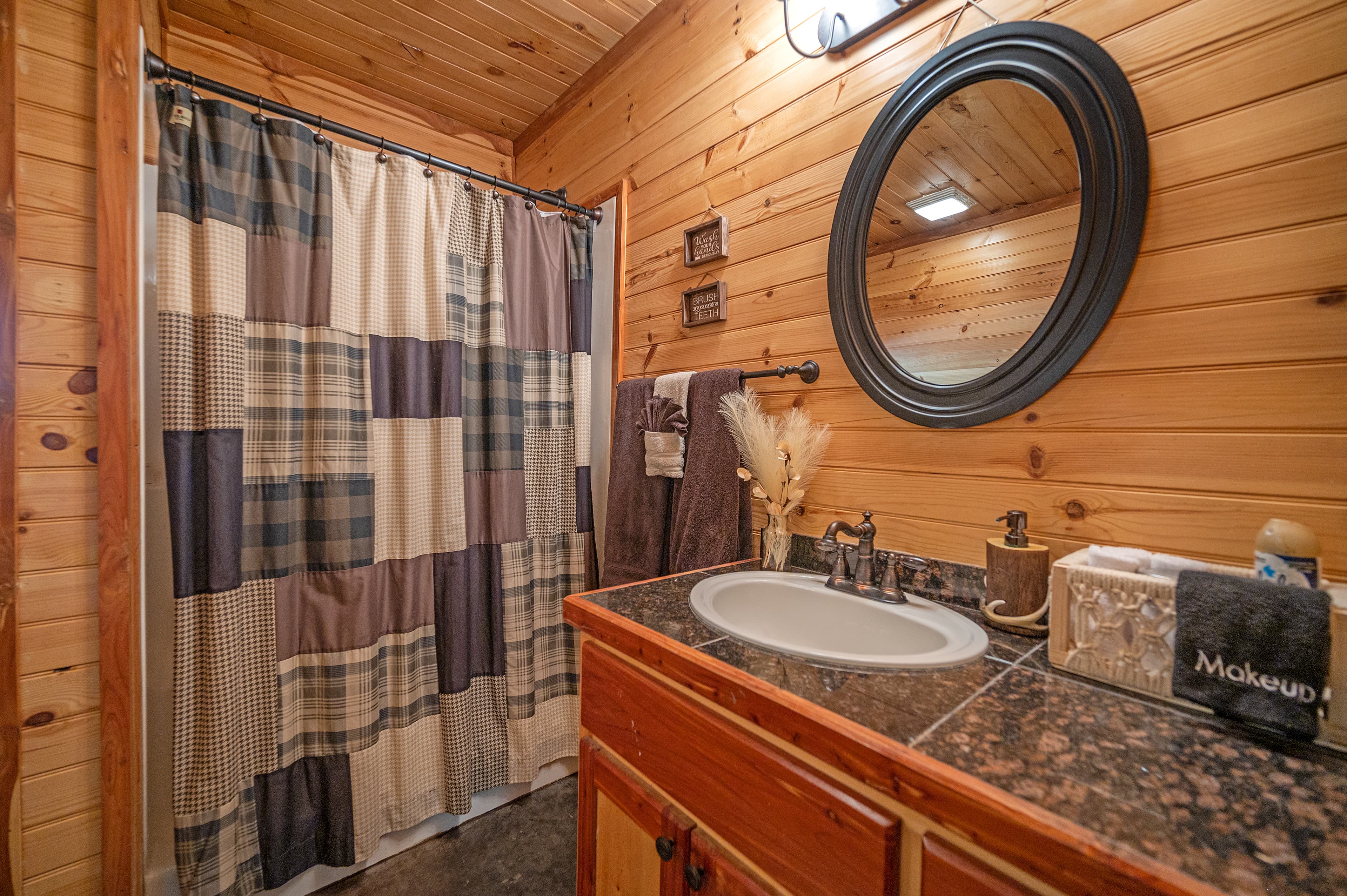 Shower/Tub combo and sink