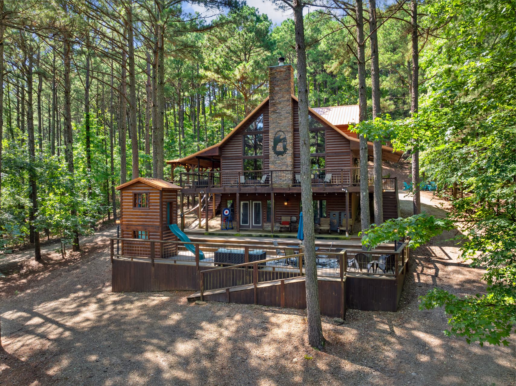 Front of cabin, lower parking space circle drive