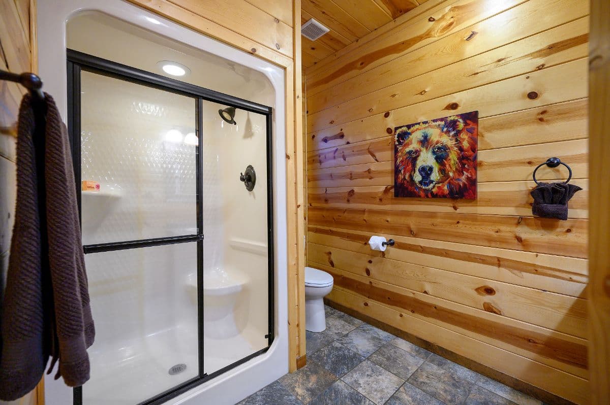 full bathroom with abstract bear wall art