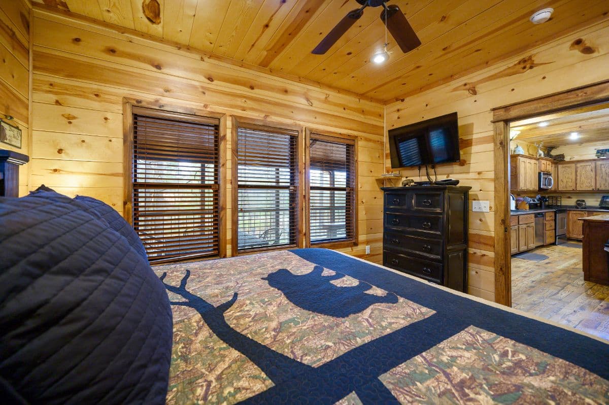 king bedroom downstairs