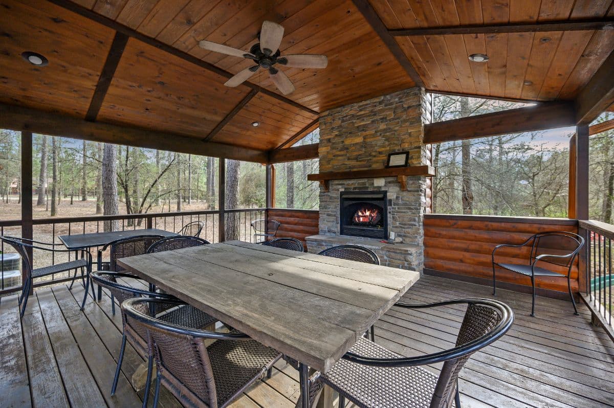 outdoor covered patio, table with chairs, fireplace