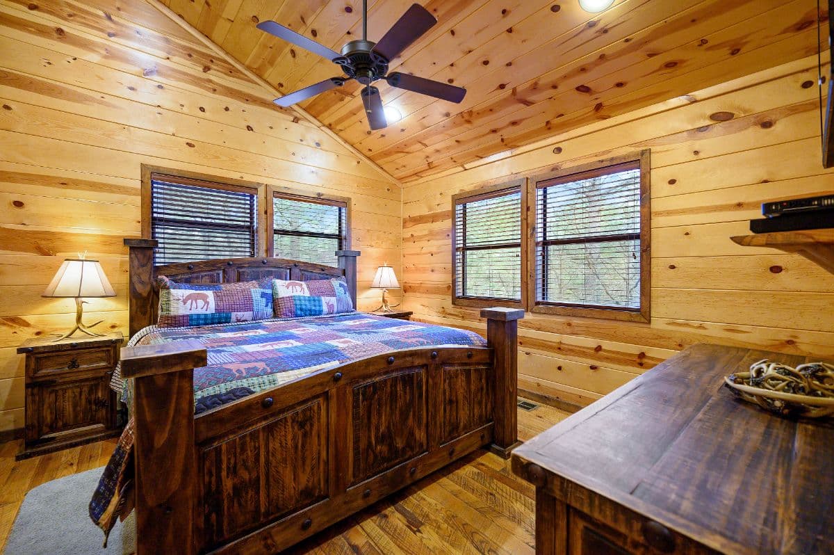 bedroom with dresser