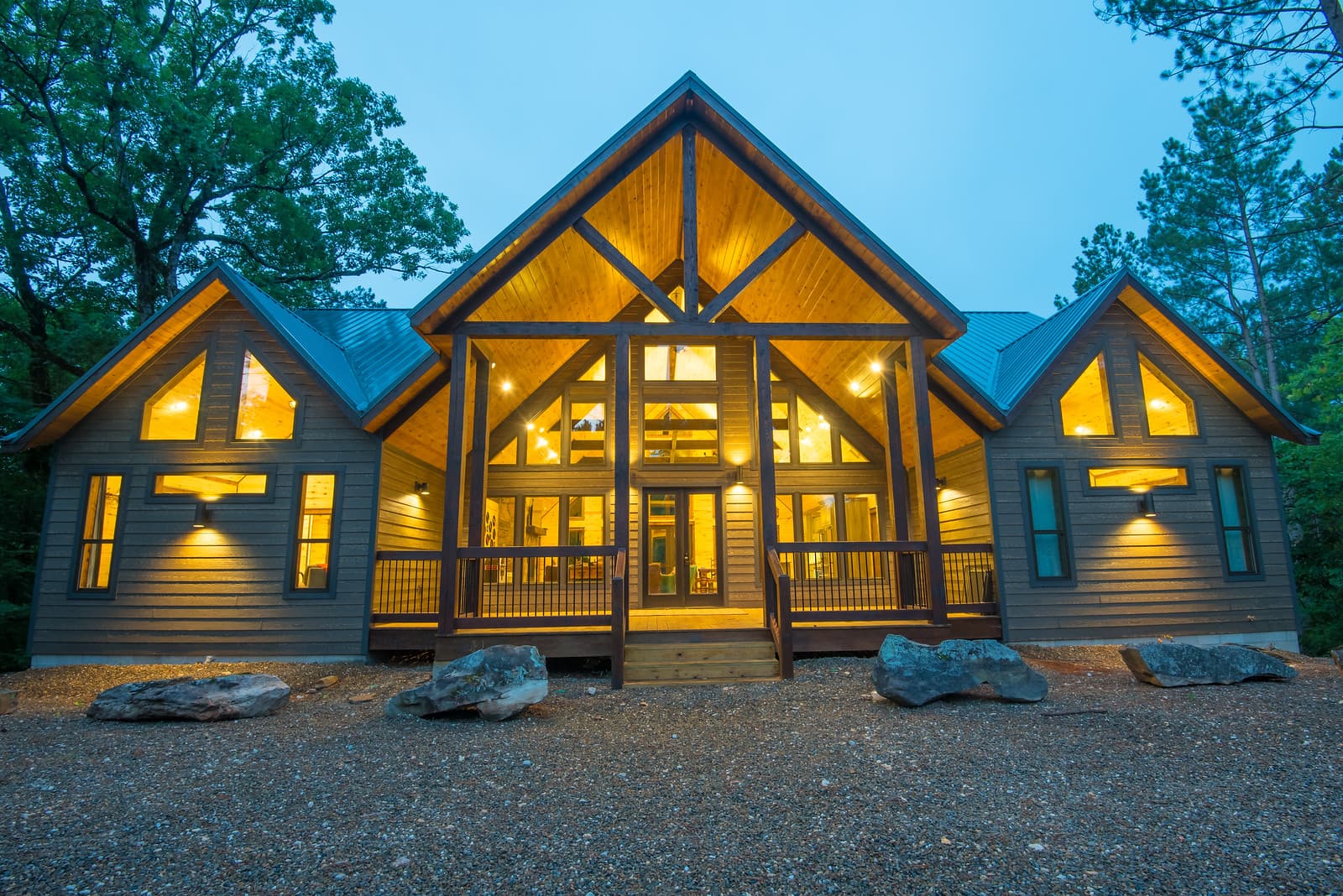 Front of log modern cabin, large and flat gravel driveway