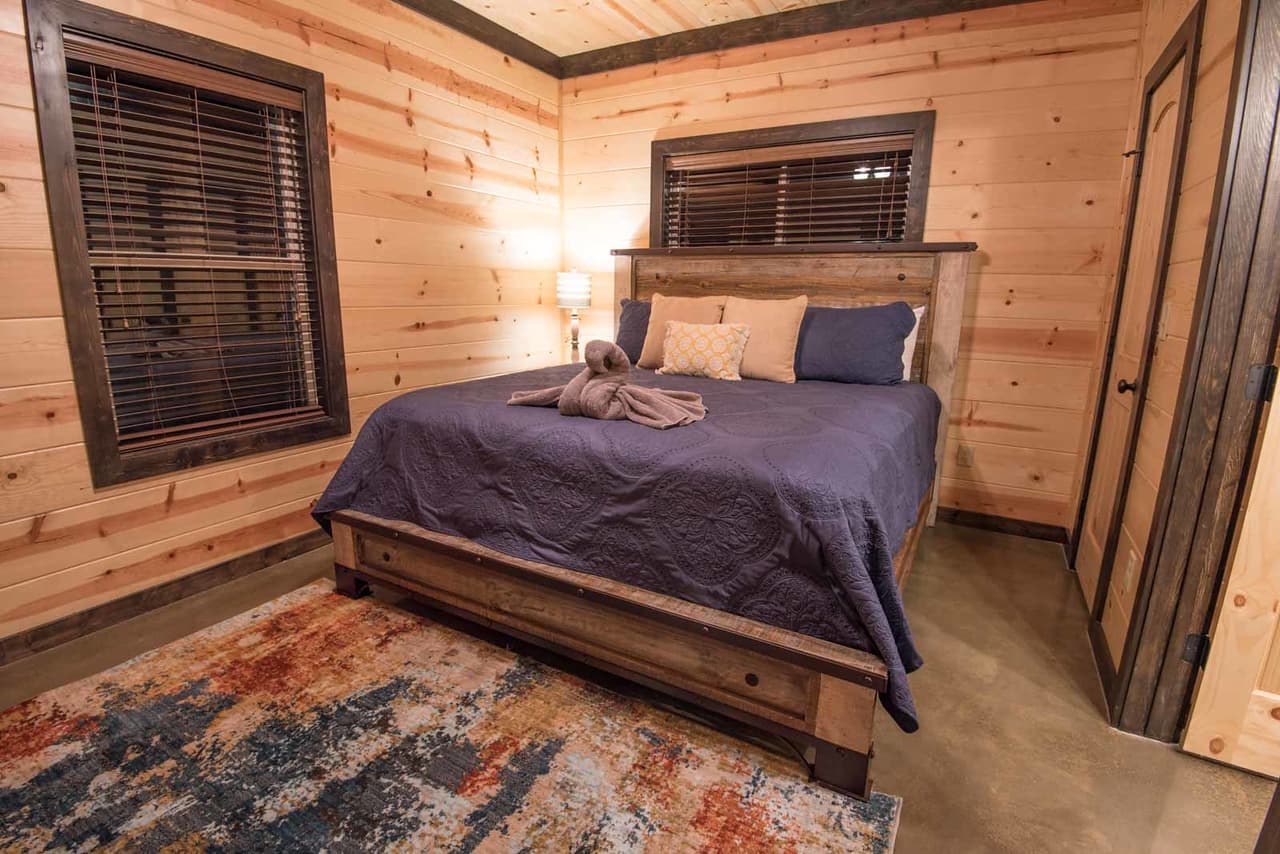 King bedroom with side table and lamp