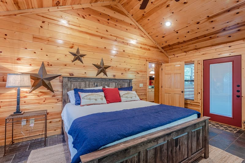 King bedroom with side table and lamp