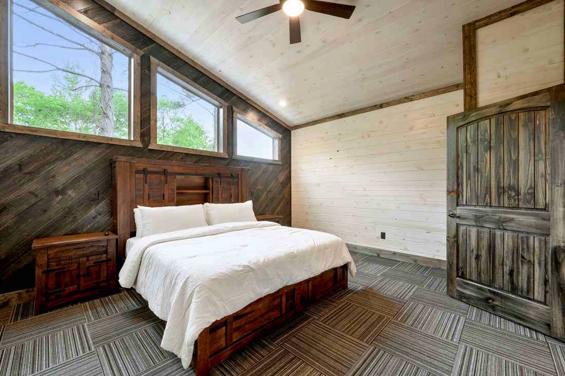 king bedroom upstairs