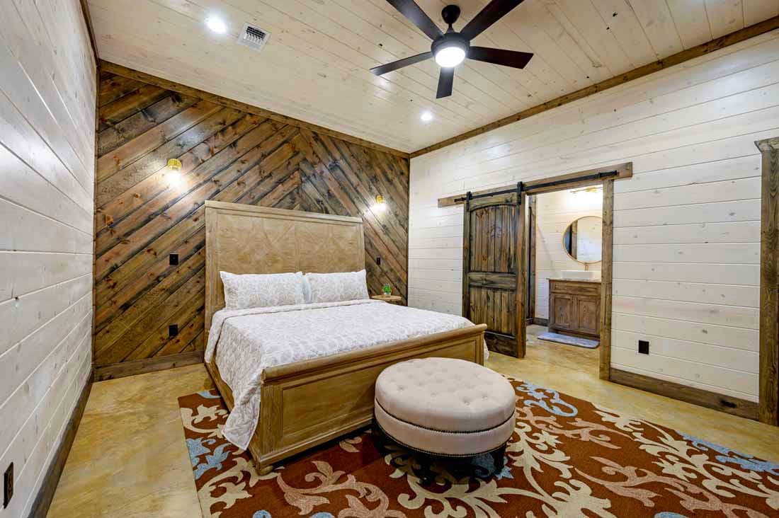 king bedroom attached bathroom
