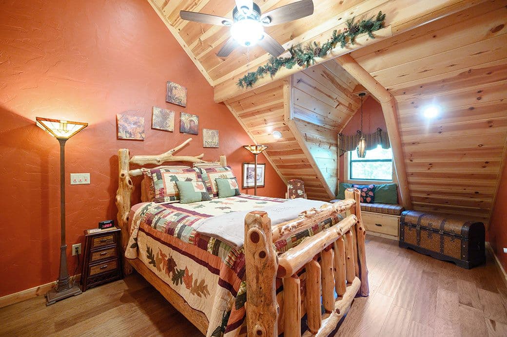 Bedroom with side tables & lamps