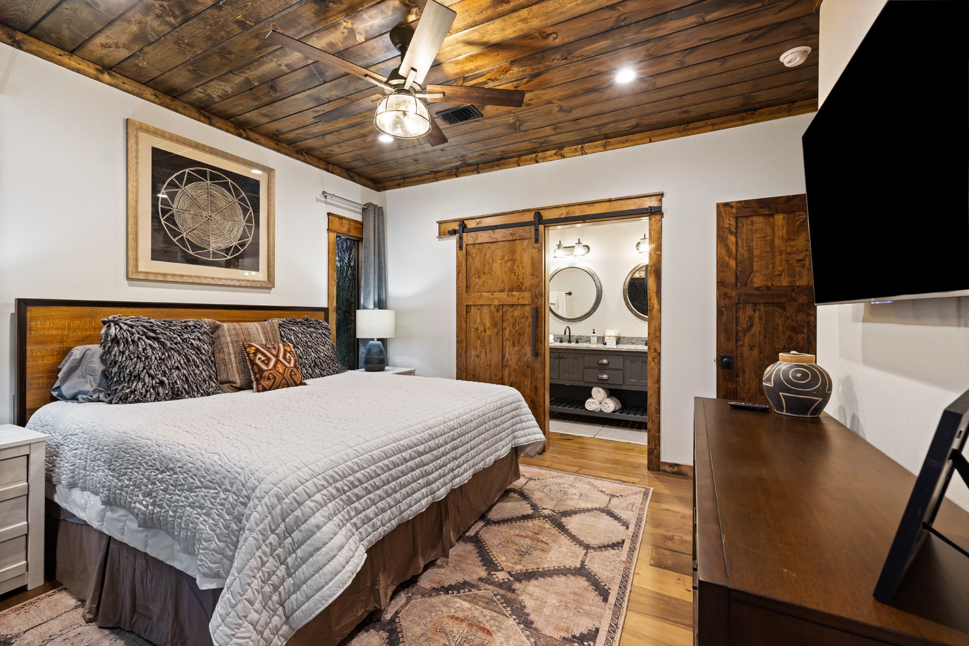 king downstairs bedroom