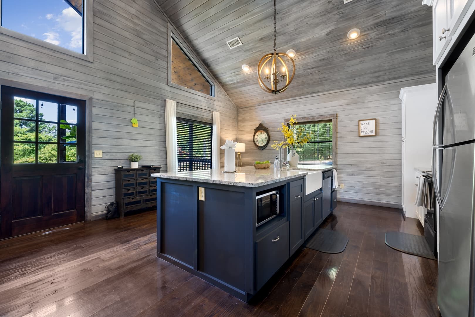 Open full kitchen, wooden floors