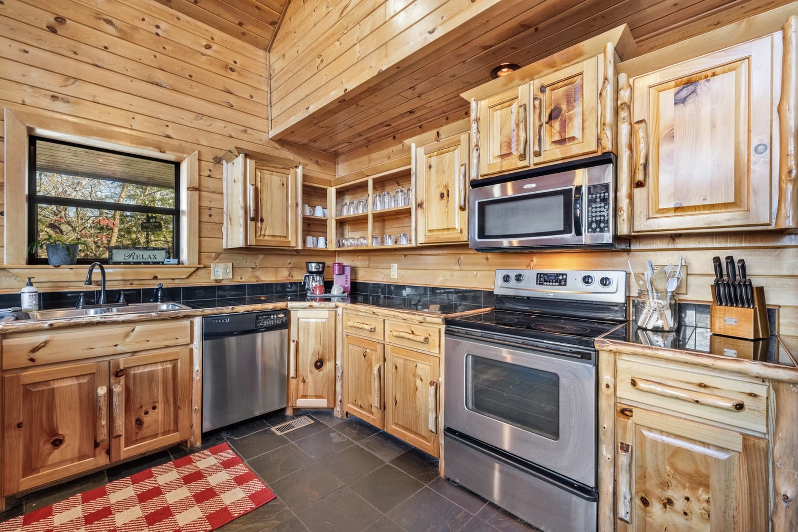 Full kitchen