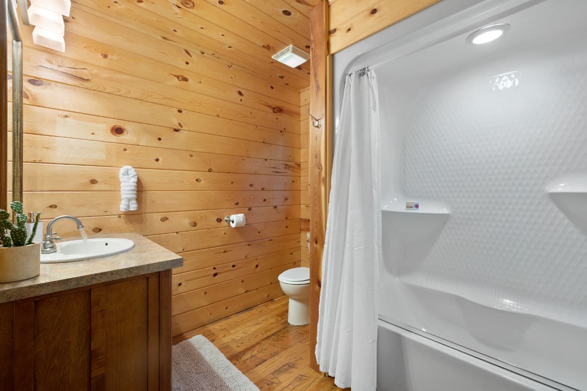 Shower/tub combo and sink in 2nd full bathroom