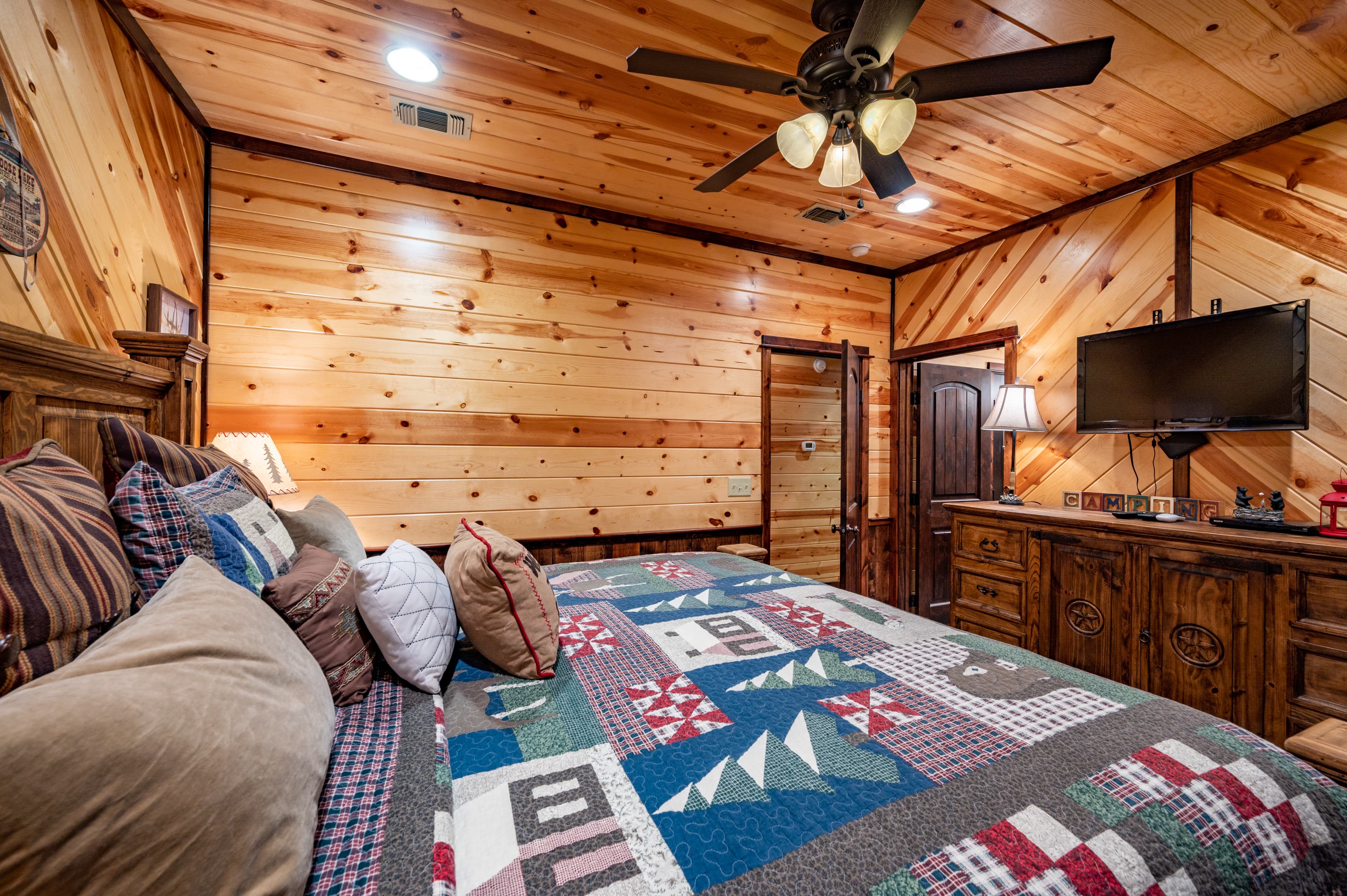 king bedroom with tv