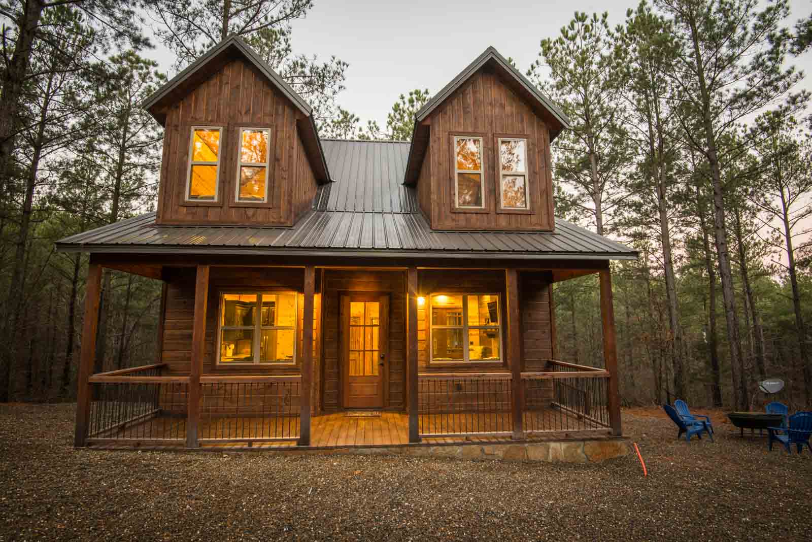 Front of log 2 story cabin, circle gravel driveway
