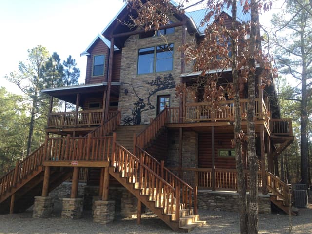 Broken Bow cabin rentals like this one are perfect for weddings and family reunions.