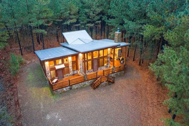 A rental cabin near a Broken Bow brewery.