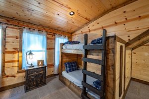 A bedroom with bunk beds at an Oklahoma cabin rental to stay in during spring break.
