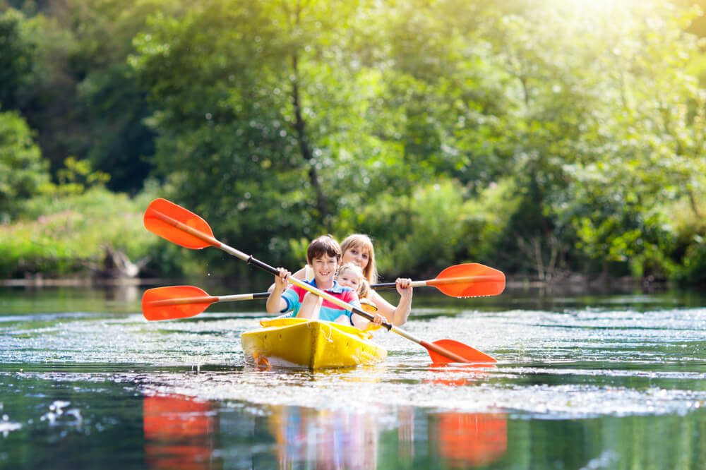 A family kayaking during their Oregon spring break getaway.