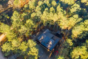 An aerial view of a cabin rental in Broken Bow near horseback riding trails.