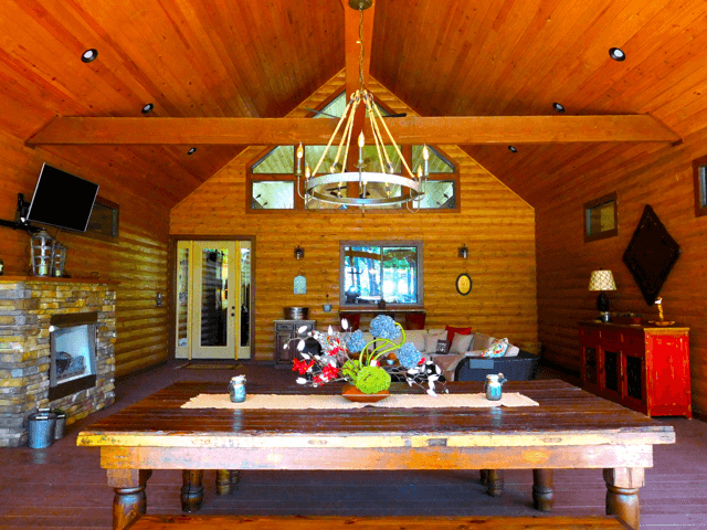 The dining and living room area of a Hochatown cabin to exchange gifts found shopping at local stores.